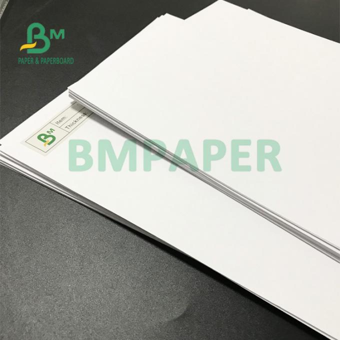 les bons résultats de l'impression 300gsm ont compensé la bonne opacité 61cm x 86cm de papier vergé