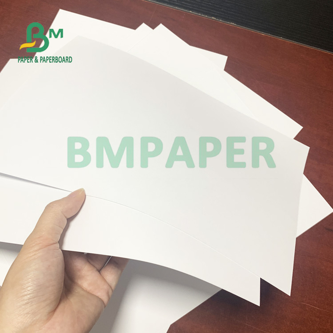 feuilles de papier de l'impression offset 75gsm pour copier la densité uniforme