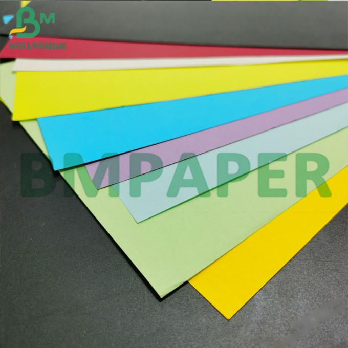 Papier de emballage coloré Bristol Craft Paper For Bags coloré de 80GSM 110GSM emballage