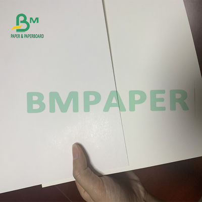 Le bois de Vierge pâte la feuille blanche de papier de carton lisse pour la carte 610mm x 860mm d'invitation
