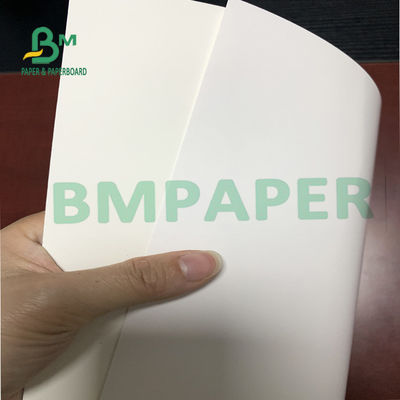 Le bois de Vierge pâte la feuille blanche de papier de carton lisse pour la carte 610mm x 860mm d'invitation