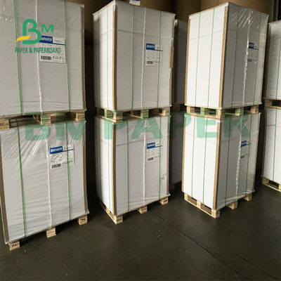 les feuilles de papier absorbantes de 700mm x de 1000mm superbes absorbent la surface plane liquide