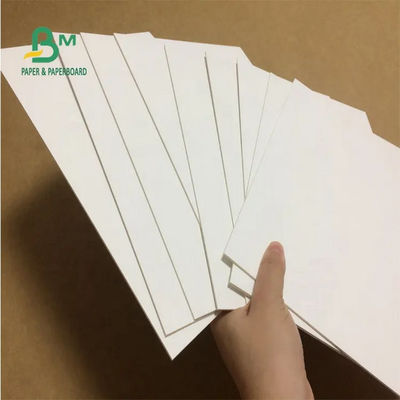 Le carton blanc stratifié de revêtement couvre 72 X 102cm 1mm 2mm 3mm pour le boîte-cadeau