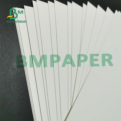 le papier auto-adhésif de l'autocollant 226um, brillant blanc de papier de synthétique de polypropylène imperméabilisent