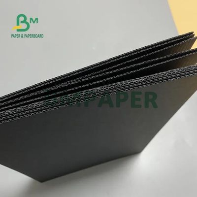 Le noir rident la feuille de carton d'e cannelure pour l'emballage 502mm x 693mm de carton