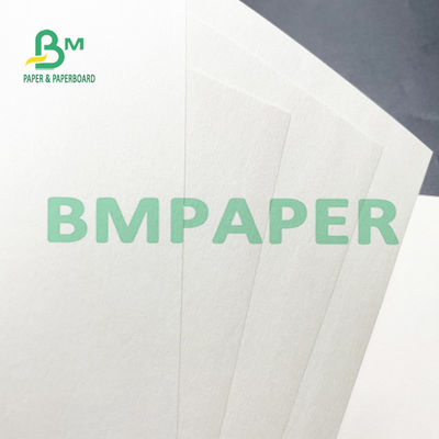 blanc naturel de buvard non-enduit de 0.5mm sur le petit pain pour des garnitures de bouteille