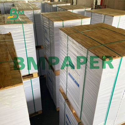 blanc naturel de buvard non-enduit de 0.5mm sur le petit pain pour des garnitures de bouteille