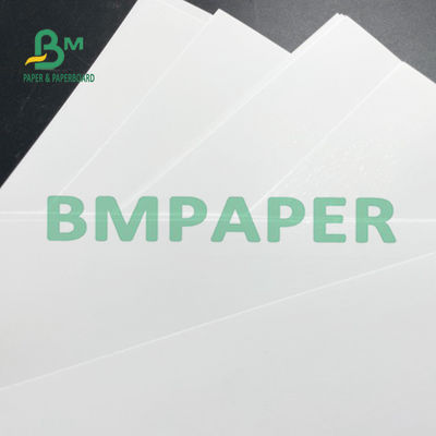 Papier brillant de Matte White C2S 120g 635 x 965mm pour des cartes de voeux