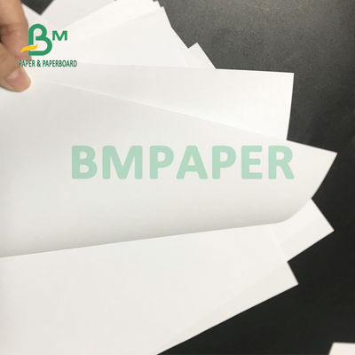 Papier excentré blanc superbe 140gsm 160gsm de Woodfree bonne planéité de 635mm x de 914mm