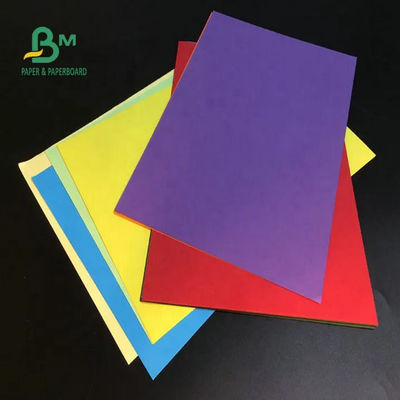 les cartes normales rouges bleues dégradables de 180gr 200gr 230gr pour Hardbook couvrent 65 x 100cm