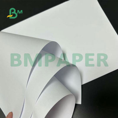 Format large Woodfree non-enduit 55gsm de papier 60gsm 65gsm pour l'impression des textes d'école