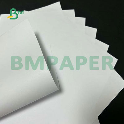 Format large Woodfree non-enduit 55gsm de papier 60gsm 65gsm pour l'impression des textes d'école