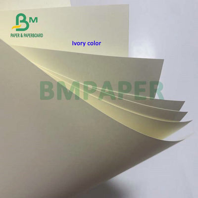 Feuille de papier non-enduite ene ivoire blanche de Woodfree 55gsm 65gsm pour faire le carnet