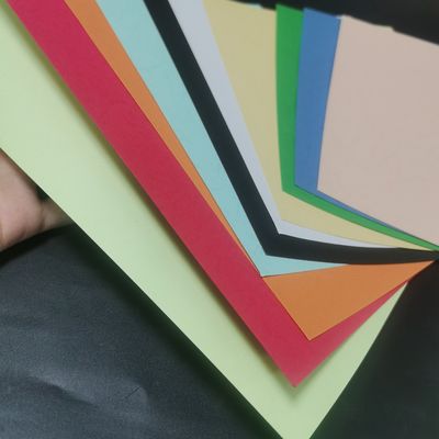 110g de papier de couverture texturé en carton en relief, parfait pour l'impression à jet d'encre