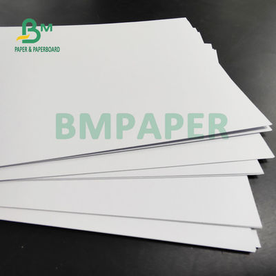 350 gm 400 gm Carton non revêtu pour étiquette 720 X 1020 mm Blancheur élevée