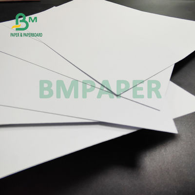 350 gm 400 gm Carton non revêtu pour étiquette 720 X 1020 mm Blancheur élevée
