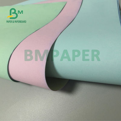 50 gm 3 couches de feuilles de papier NCR sans carbone pour l'impression commerciale 70 x 100 cm