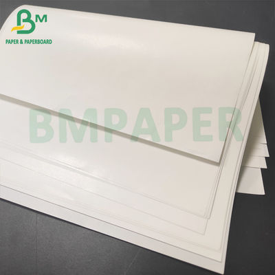 Papier blanc et métallisé à résistance humide pour l'impression d'étiquettes de bouteilles de bière