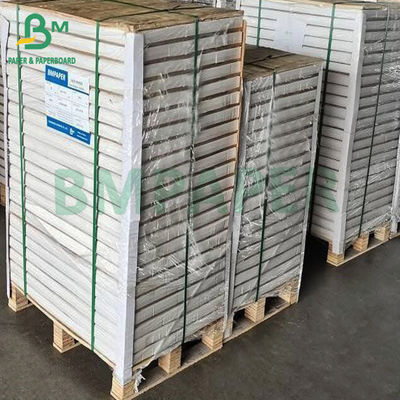 Papier d'emballage de nourriture blanc de 33 grammes et 38 grammes, parfaitement résistant aux huiles et aux graisses.