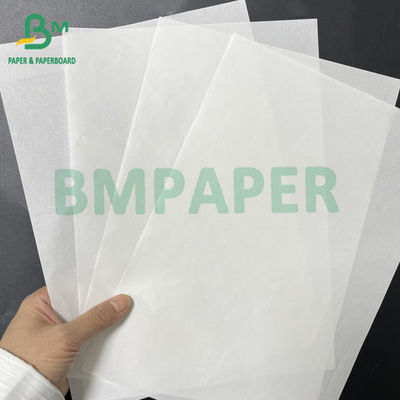 Papier d'emballage de nourriture blanc de 33 grammes et 38 grammes, parfaitement résistant aux huiles et aux graisses.
