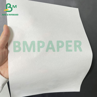 Papier d'emballage de nourriture blanc de 33 grammes et 38 grammes, parfaitement résistant aux huiles et aux graisses.