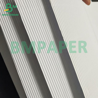 Stable Applicabilité large Deux couches de papier de flûte blanc F 1 mm Pour les produits cosmétiques