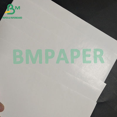 Rouleau de papier blanc recouvert d'un seul côté avec feuilles auto-adhésives à haute adhérence