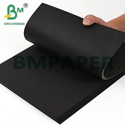 160 gm 180 gm 11 "x 17" Résistance au pliage Carton à puces de couleur noire Pour la couverture du livre