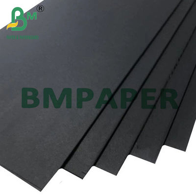 160 gm 180 gm 11 "x 17" Résistance au pliage Carton à puces de couleur noire Pour la couverture du livre