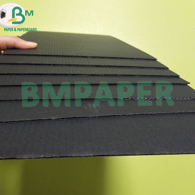 1.5MM 2MM E Pit 110+110+110 Carton noir Triple couche Carton ondulé à la flûte pour emballage de papier