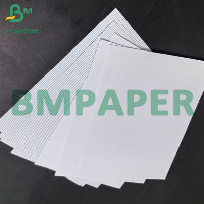 1 mm 2 mm F Flûte 3 couches blanchies en carton ondulé à haute rigidité pour boîte aux lettres