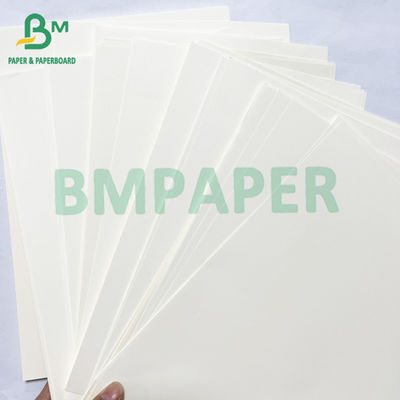 Impression de livres lisses en rouleau de papier offset jaunâtre non recouvert