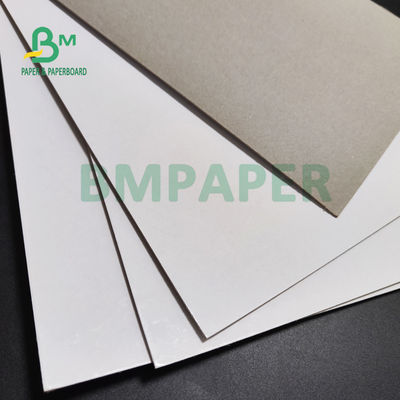 900 g 1200 g de carton duplex enduit blanc et gris 31,5 " x 41,5 " dureté