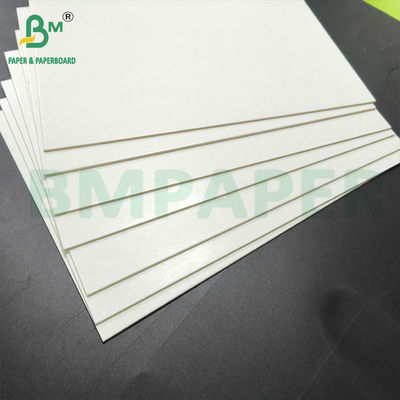 Boîtes cadeaux utilisent du carton blanc recouvert de deux côtés de 1,5 mm et 2,0 mm de carton pliable