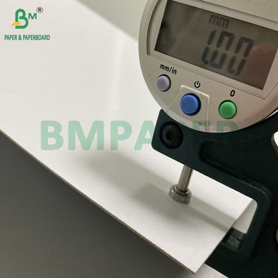 1 mm 820 g de carton blanc avec gris au milieu 2 couches de carton laminé 31 &quot;x 43&quot;