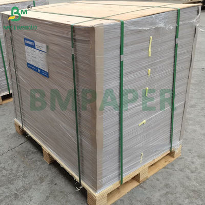 1 mm 820 g de carton blanc avec gris au milieu 2 couches de carton laminé 31 &quot;x 43&quot;