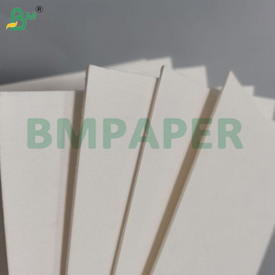 Des feuilles de papier absorbant l'eau de 1 à 3 mm
