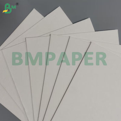 Des feuilles de papier absorbant l'eau de 1 à 3 mm