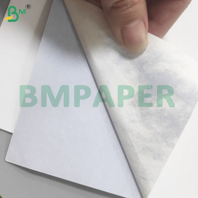 310GSM Feuille de papier à double face recouverte de noyau noir pour cartes à jouer