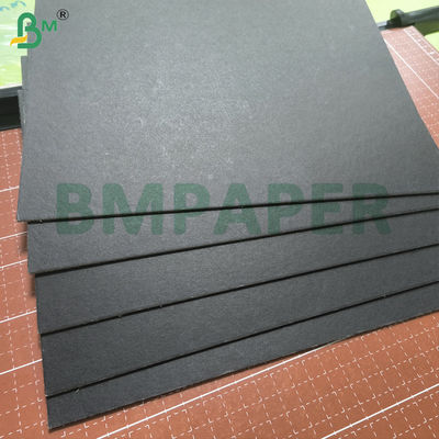 Carton gris laminé en papier noir d'un côté, épaisseur 2 mm pour l'emballage