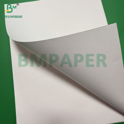 120 gm en contact avec les aliments Approuvé Blanchiment du rouleau de papier kraft blanc Largeur personnalisée