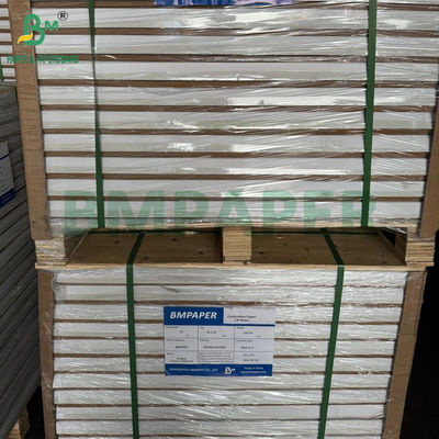 52g 55g Encré noir papier de copie NCR 430mm X 610mm pour l'impression offset
