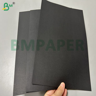 Papier cartonné de couleur noir rouge non couché pour boîte d'emballage 200 grammes 250 grammes 61 x 86 cm