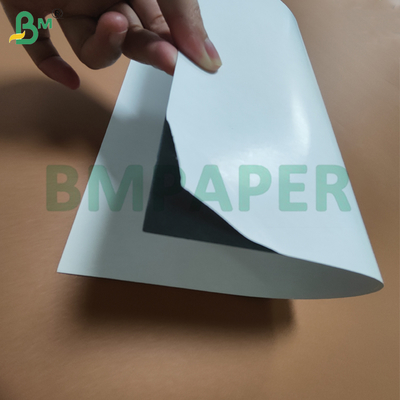 310 gm 320 gm Papier à base noire C2S brillant Pour les cartes à jouer A3 A4 Haute opacité