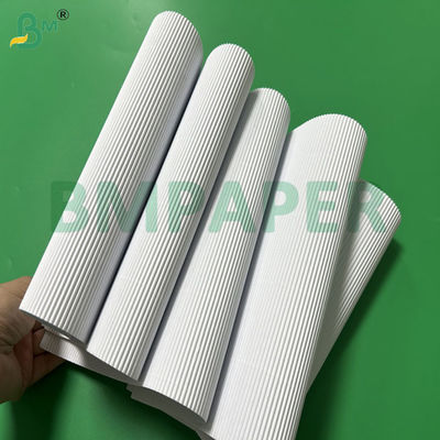 Papier ondulé simple face blanc 1,1 mm pour carton d'emballage, cannelure F, 787 x 1092 mm