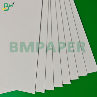 Les feuilles de papier de couverture non revêtues de bois sont plus lourdes 300-350 gsm
