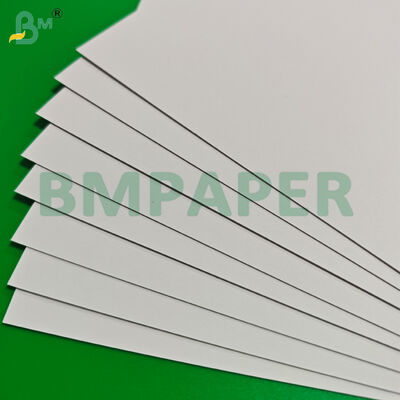 Les feuilles de papier de couverture non revêtues de bois sont plus lourdes 300-350 gsm