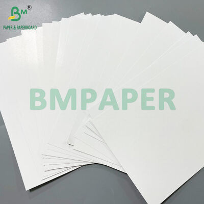 290g 300g Premium C2S Black Core Feuille de papier de 68 x 96cm pour les cartes à jouer