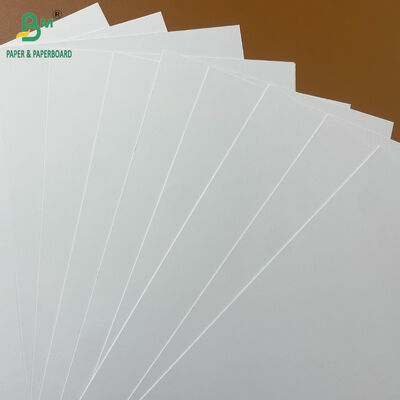 Bonne blancheur 110lb 300gm Couverture non revêtue Papeterie en feuilles de haute épaisseur