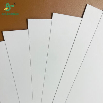 Bonne blancheur 110lb 300gm Couverture non revêtue Papeterie en feuilles de haute épaisseur